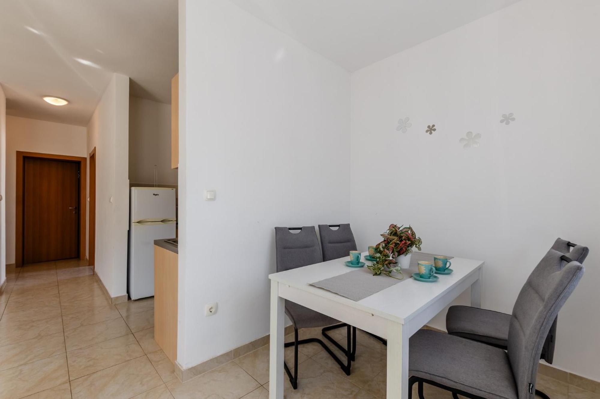 Apartment Village Нин Экстерьер фото